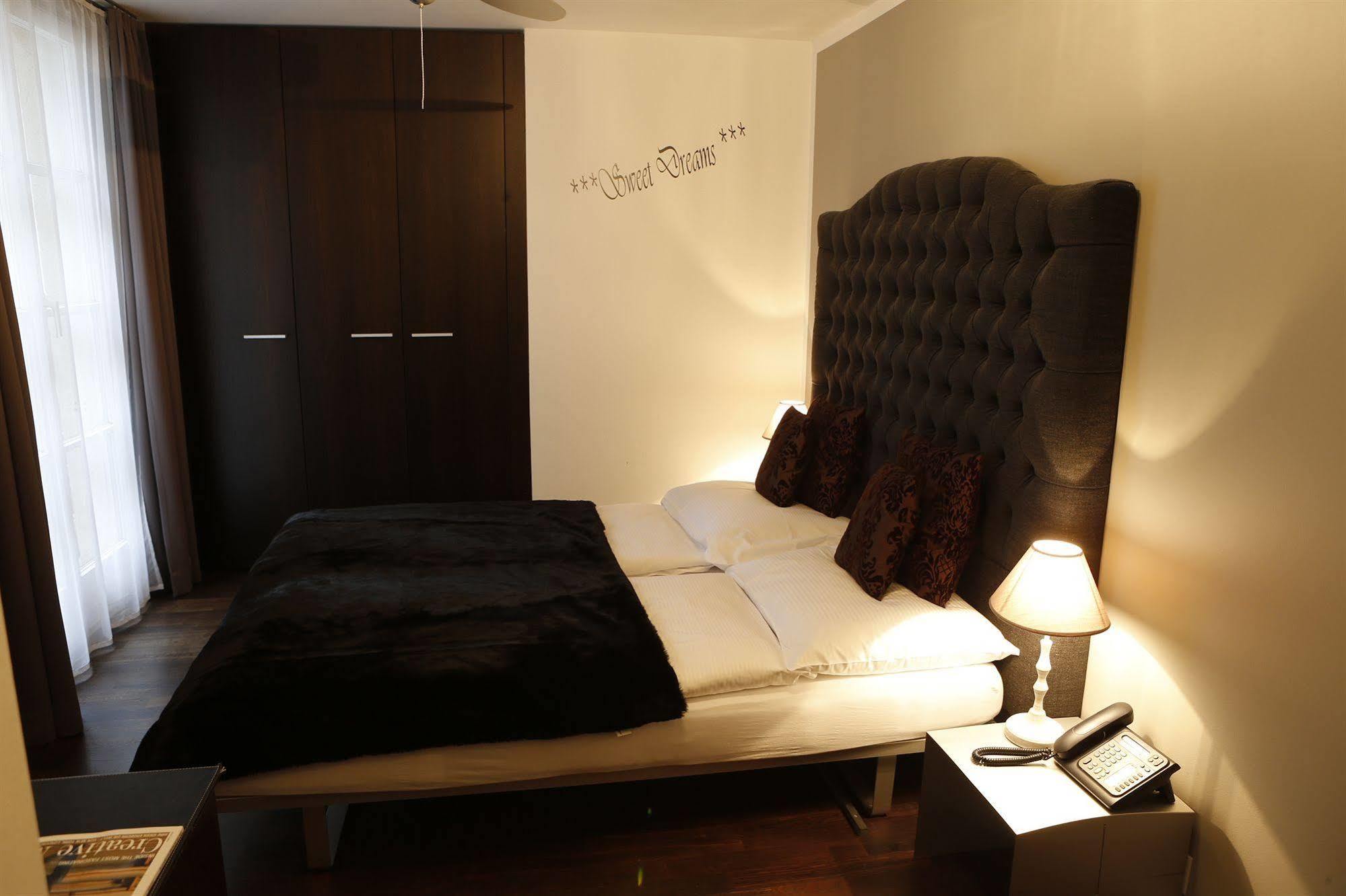 Boutique Hotel Weisses Kreuz - Adult Only Hotel Lucerne Bagian luar foto